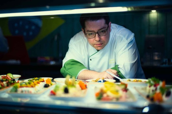 Quelles sont les techniques pour réaliser un documentaire sur les traditions culinaires locales ?