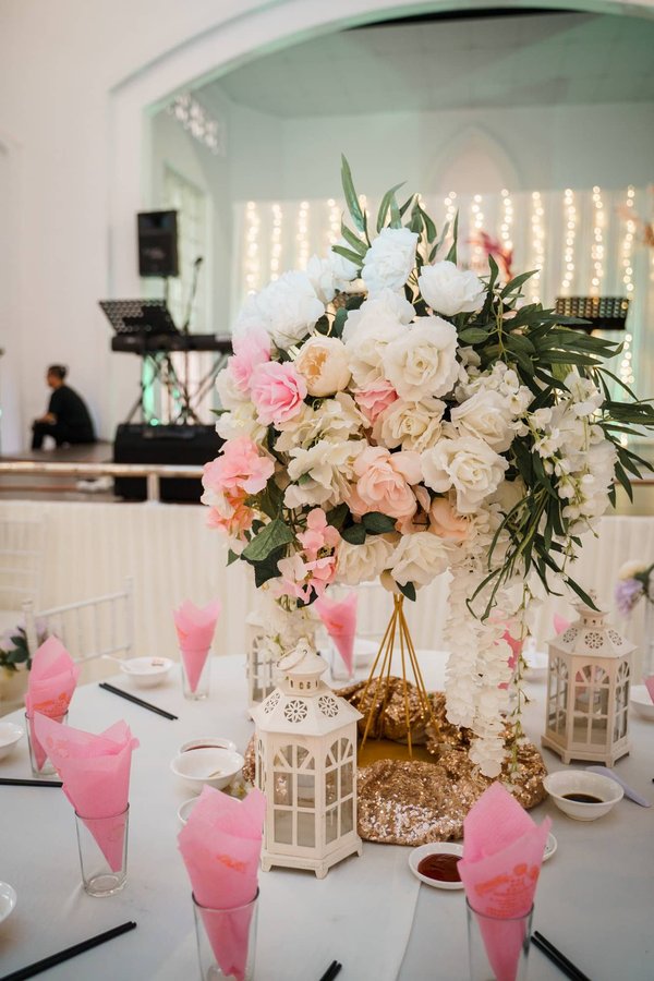 Comment les fleurs artficielles sublimeront votre décoration de mariage ?